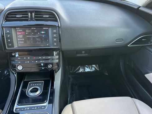 Used 2017 Jaguar XE image 28