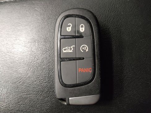 Used 2019 Jeep Cherokee Latitude Plus image 32