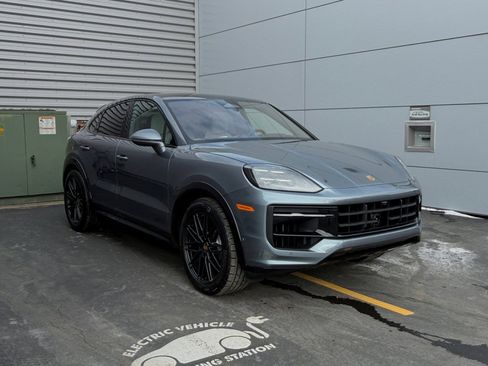 New 2026 Porsche Cayenne GTS image 5