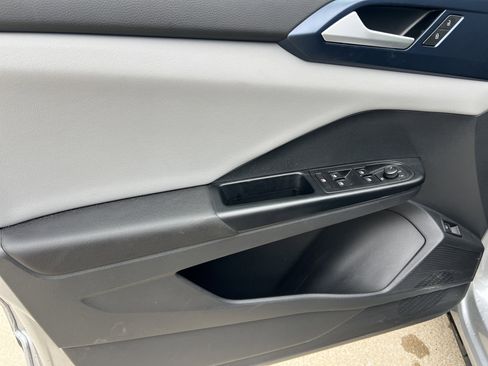 Certified 2023 Volkswagen Taos SE w/ Panoramic Sunroof Package FWD image 13