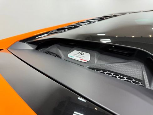 Used 2021 Lamborghini Huracan EVO image 28