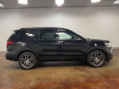 Used 2017 Ford Explorer Sport w/ Equipment Group 401A AWD/4WD image 22