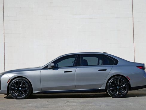 Used 2023 BMW 740i RWD image 9