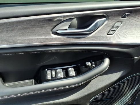 Used 2022 Jeep Grand Cherokee Overland w/ Luxury Tech Group IV RWD image 13