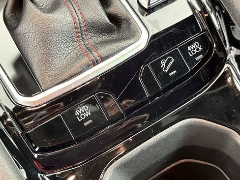 Used 2024 Jeep Compass Trailhawk image 30