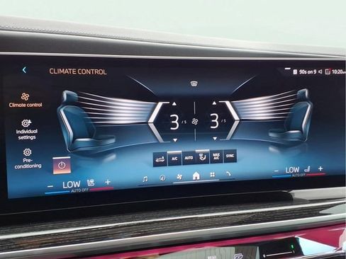 Used 2025 BMW 740i xDrive AWD/4WD image 10
