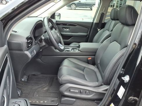 Certified 2025 Honda Pilot Touring image 4