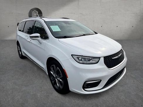 Used 2022 Chrysler Pacifica Pinnacle AWD/4WD image 4