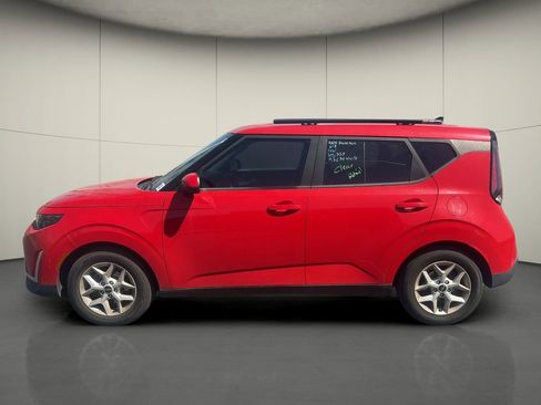 Used 2023 Kia Soul LX w/ LX Technology Package FWD image 4