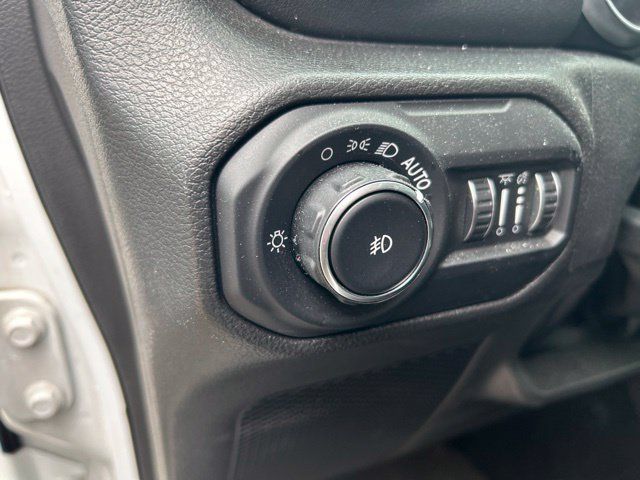 Used 2022 Jeep Wrangler Unlimited Sahara w/ Cold Weather Group AWD/4WD image 18