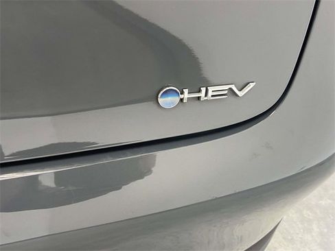 Used 2025 Toyota Prius LE image 11