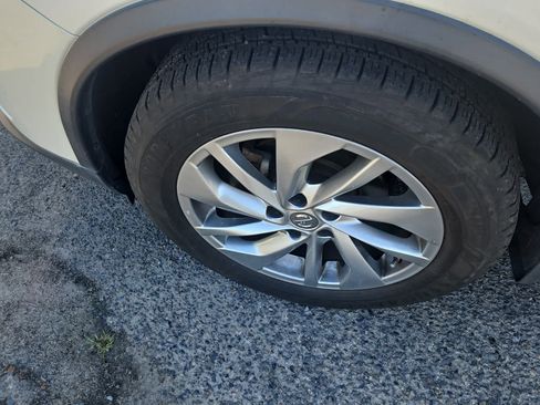 Used 2015 Nissan Rogue SL w/ SL Premium Package FWD image 3