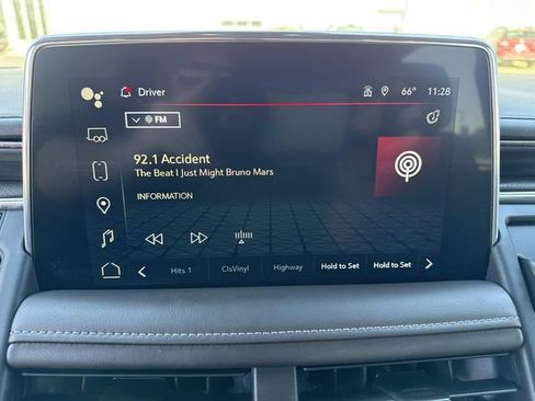 Used 2023 GMC Yukon XL SLT image 22