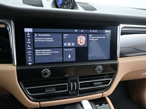Used 2022 Porsche Macan image 26