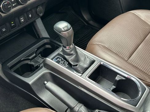 Used 2017 Toyota Tacoma Limited w/ Tow Package image 29