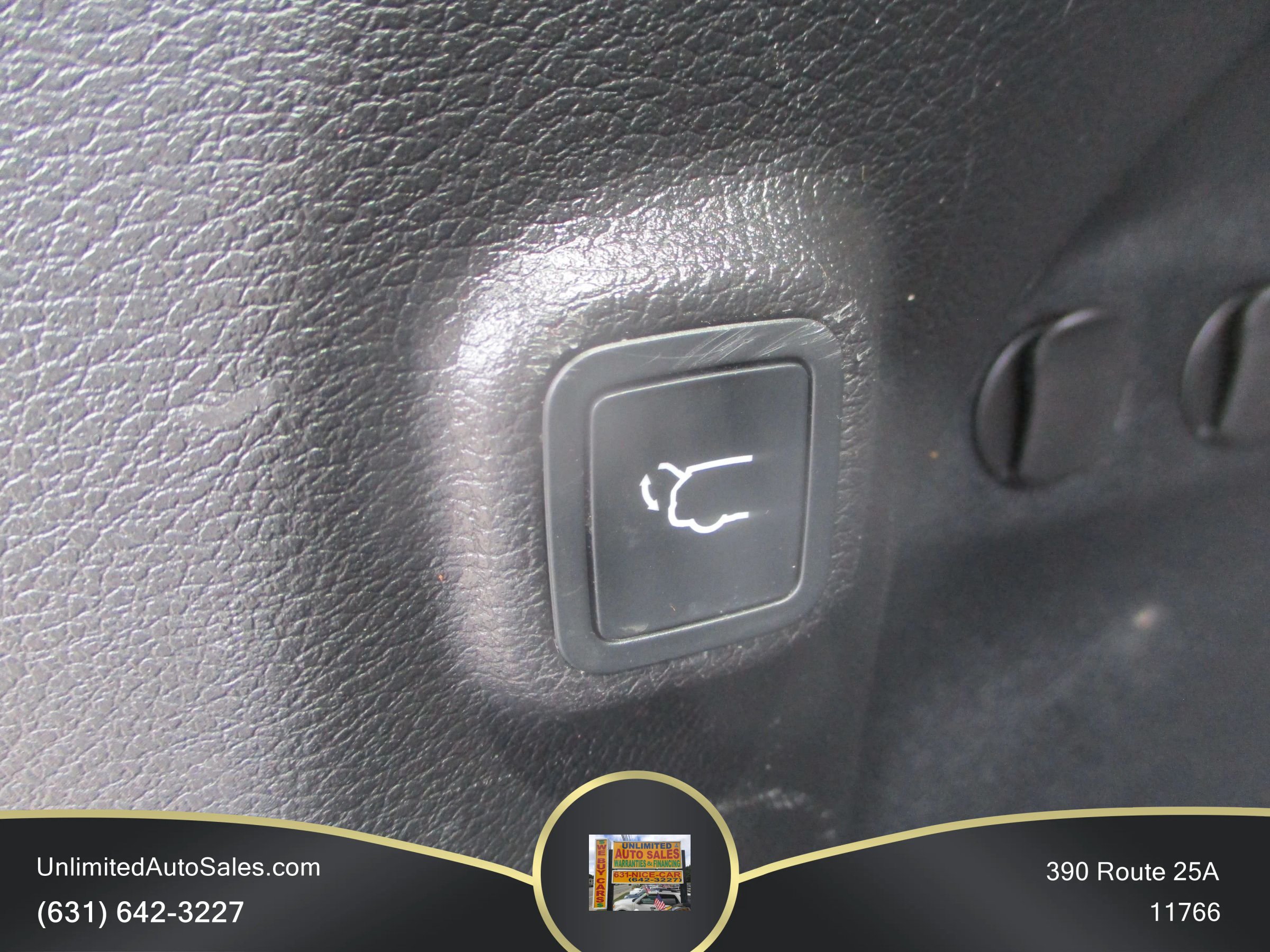 Used 2019 Jeep Cherokee Limited AWD/4WD image 15