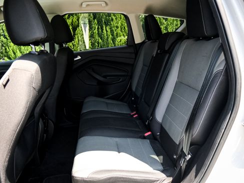 Used 2016 Ford Escape SE w/ Equipment Group 201A AWD/4WD image 8