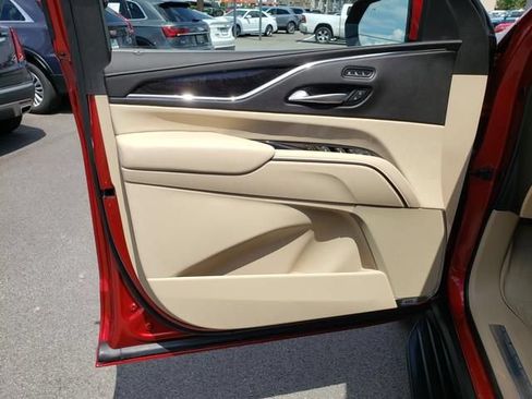 Used 2024 Cadillac Escalade ESV Premium Luxury AWD/4WD image 13