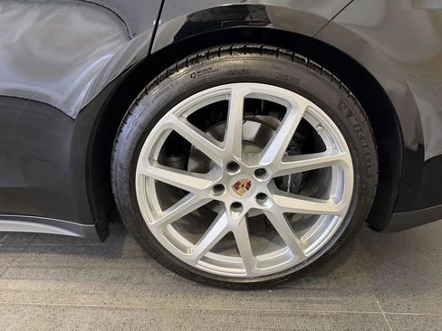 Certified 2025 Porsche Panamera 4 image 11