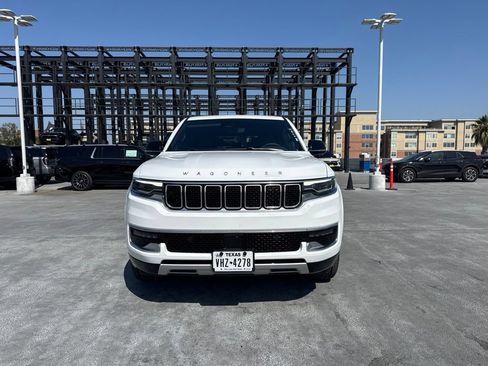 Used 2024 Jeep Wagoneer Series II w/ Flexible Seating Group RWD image 2