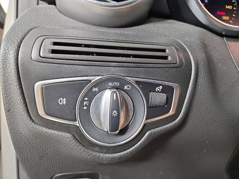 Used 2021 Mercedes-Benz GLC 300 4MATIC image 27