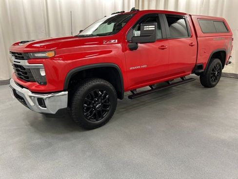 Used 2025 Chevrolet Silverado 2500 LT image 2