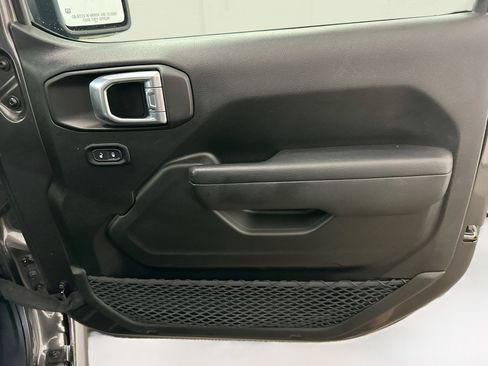 Used 2023 Jeep Wrangler Unlimited AWD/4WD image 33