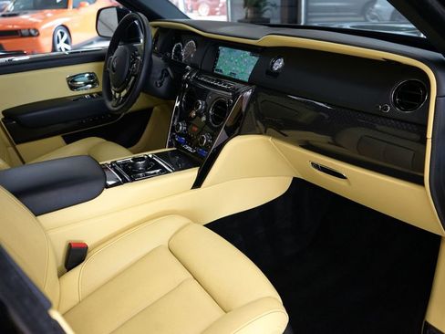 Used 2022 Rolls-Royce Cullinan Black Badge w/ Dark Exterior Package AWD/4WD image 62