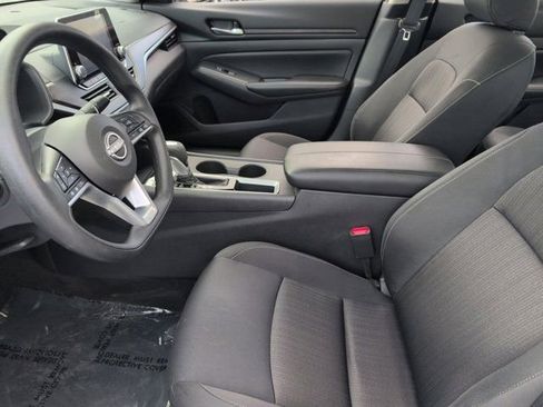 Used 2025 Nissan Altima 2.5 SV FWD image 24