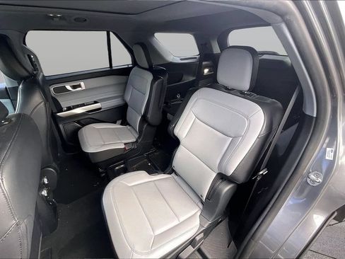 Used 2021 Ford Explorer XLT w/ Equipment Group 202A RWD image 26