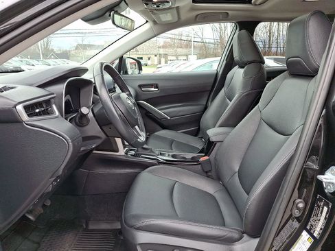 Used 2022 Toyota Corolla Cross XLE w/ Convenience Package image 16
