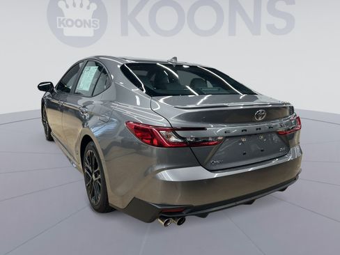 Used 2025 Toyota Camry SE w/ Convenience Package FWD image 4