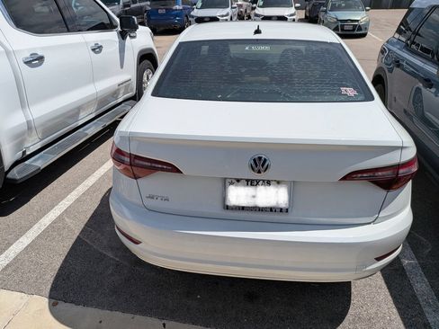 Used 2019 Volkswagen Jetta SE FWD image 4