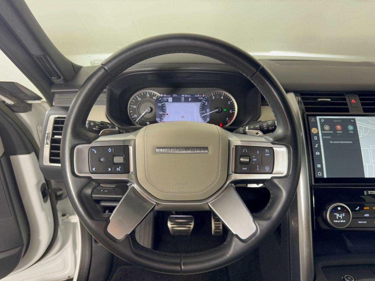 Used 2023 Land Rover Discovery Metropolitan Edition AWD/4WD image 10