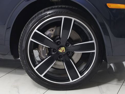 Used 2022 Porsche Cayenne Platinum Edition w/ Premium Package Plus AWD/4WD image 15