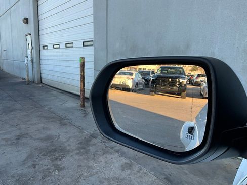 Used 2025 Chevrolet Equinox LT image 18