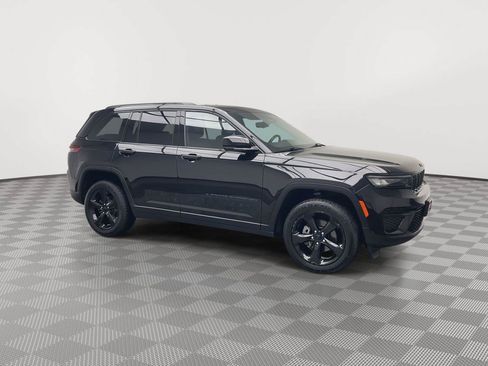 Used 2022 Jeep Grand Cherokee Altitude AWD/4WD image 40