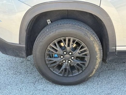 Certified 2024 Chevrolet Traverse LT FWD image 11