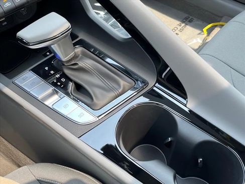 New 2024 Hyundai Elantra SEL w/ Convenience Package image 20