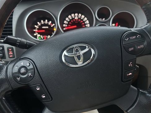 Used 2010 Toyota Sequoia Platinum image 22