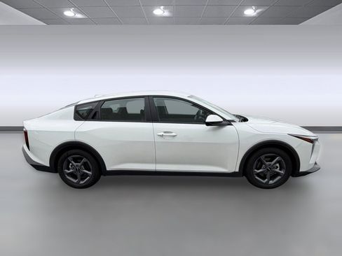 Used 2025 Kia K4 LXS image 7