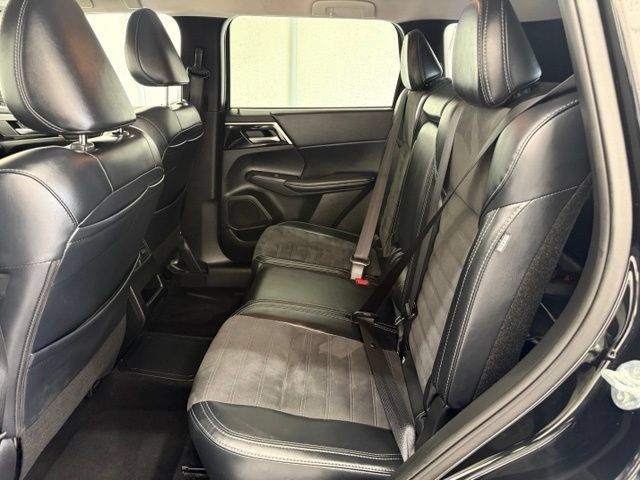 Used 2024 Mitsubishi Outlander SE AWD/4WD image 17