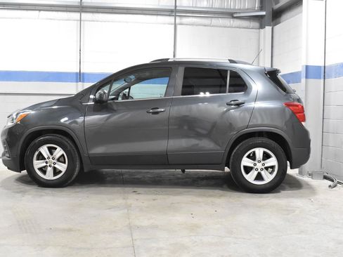 Used 2020 Chevrolet Trax LT FWD image 23
