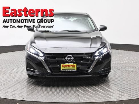 Used 2025 Nissan Altima 2.5 SV image 2