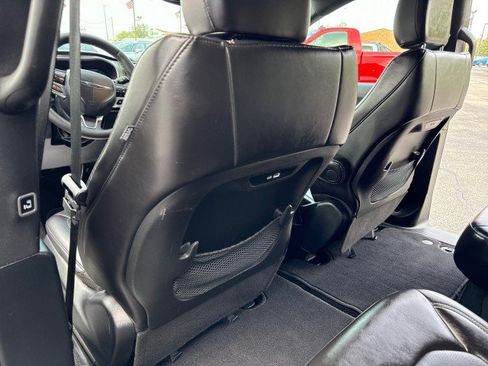 Used 2025 Chrysler Pacifica Select FWD image 28