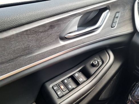 Used 2025 Jeep Grand Cherokee Limited w/ Luxury Tech Group II AWD/4WD image 24