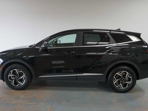 Used 2024 Kia Sportage LX image 2