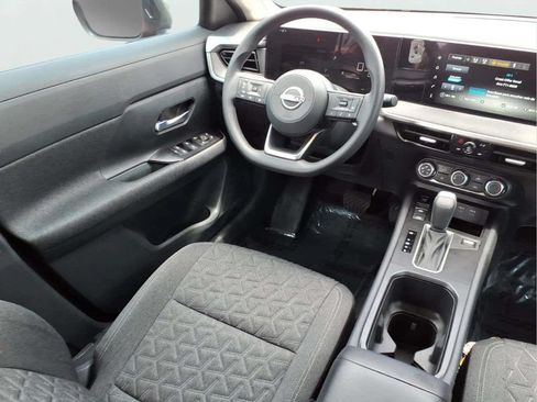 Used 2025 Nissan Kicks SV FWD image 10