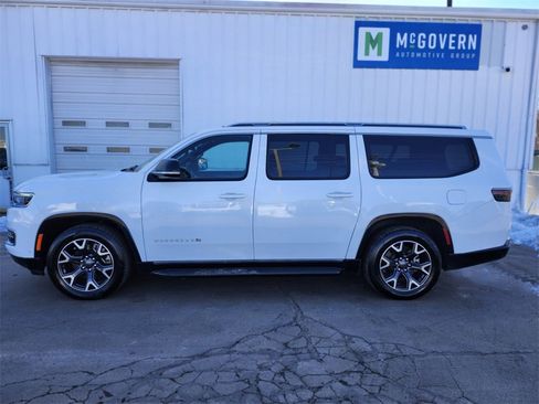 Used 2023 Jeep Wagoneer L Series III image 2