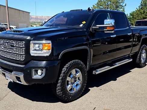 Used 2019 GMC Sierra 3500 Denali AWD/4WD image 4